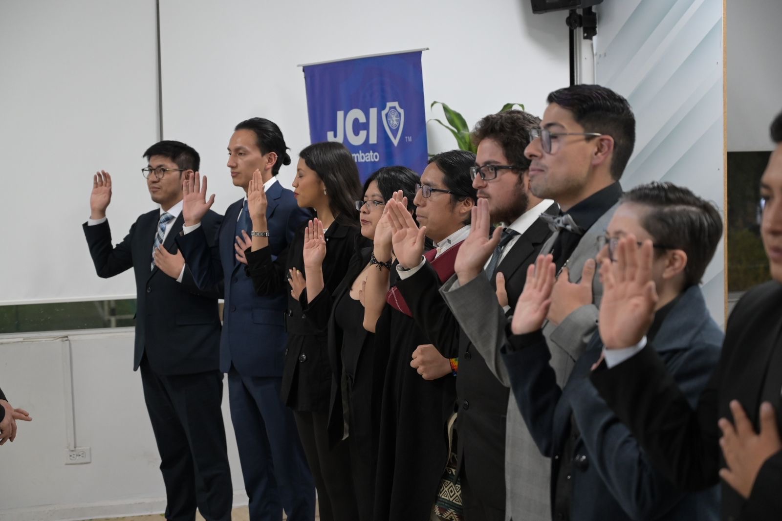 Imagen de fondo para Programa de Liderazgo Transformacional Líder a Líder